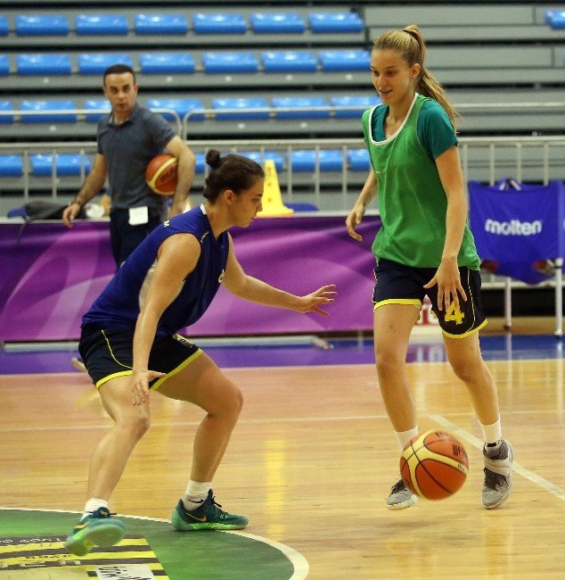 Fenerbahçe Kadın Basketbol Takımı, Hazırlıklarını Sürdürüyor