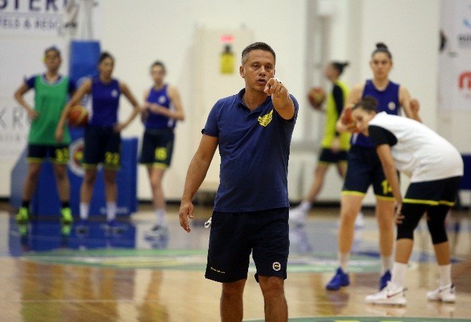 Fenerbahçe Kadın Basketbol Takımı, Hazırlıklarını Sürdürüyor