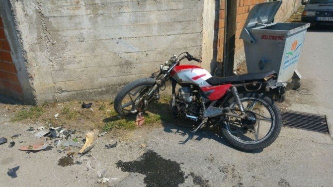 Kamyona Çarpan Motosiklet Sürücüsü Yaralandı
