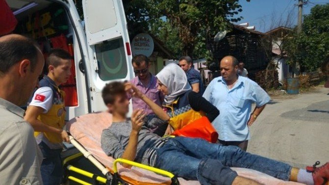 Kamyona Çarpan Motosiklet Sürücüsü Yaralandı