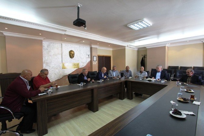 Belediye Başkanı Memiş, Muhtarlarla Toplantısını Aksatmıyor