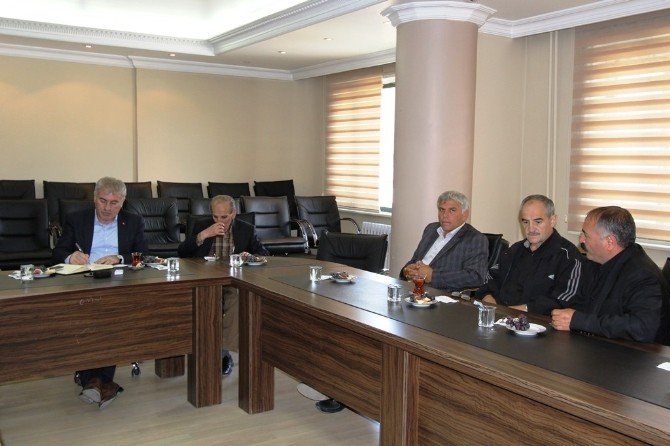 Belediye Başkanı Memiş, Muhtarlarla Toplantısını Aksatmıyor