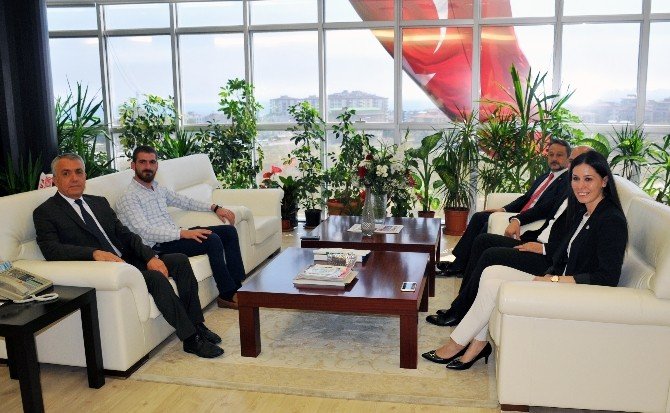 Çiğdem Karaaslan’dan Rektör Bilgiç’e Ziyaret