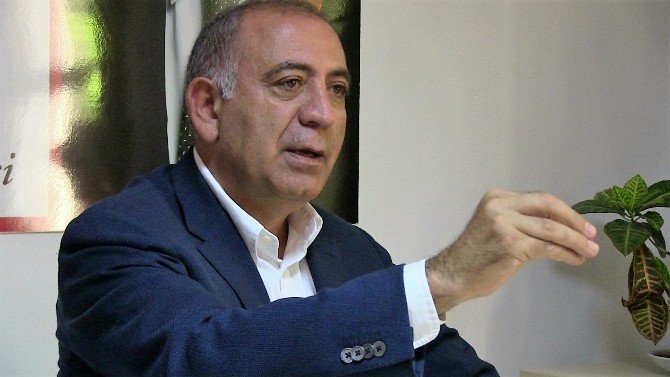 Gürsel Tekin: "Resmi Paylaşın Kendimi Taksim Meydanına Asacağım"