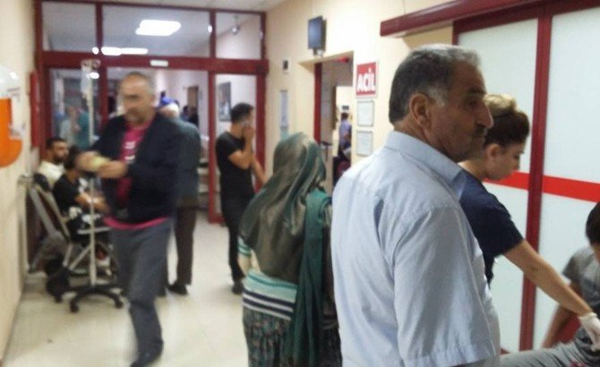 Erzurum’da Düğün Yemeğinden Zehirlenen Vatandaşlar Hastaneye Kaldırıldı