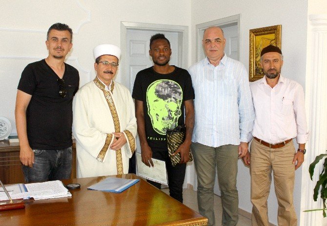 Manisasporlu Bakaki Müslüman Oldu