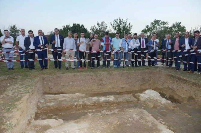 Trabzon Heyeti Kanuni Sultan Süleyman’ın Macaristan’da Bulunan Kabrini Ziyaret Etti