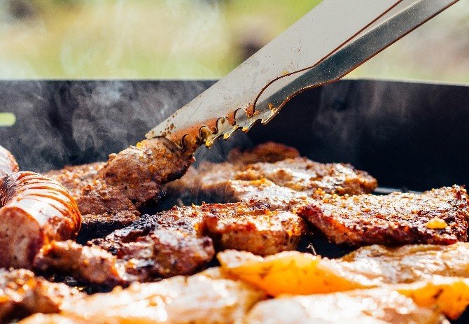 Aşırı Miktarda Et Ve Tatlı Tüketimine Dikkat