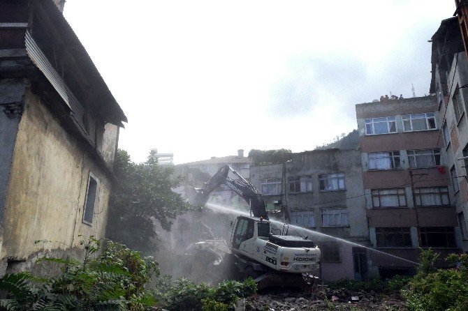 Çömlekçi’de İkinci Etapta İlk Yıkım Yapıldı