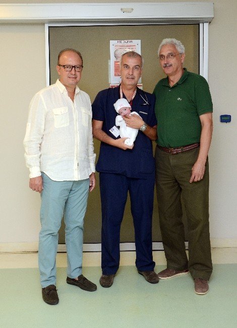 Prematüre Cemre Bebekten Ailesine Bayram Hediyesi