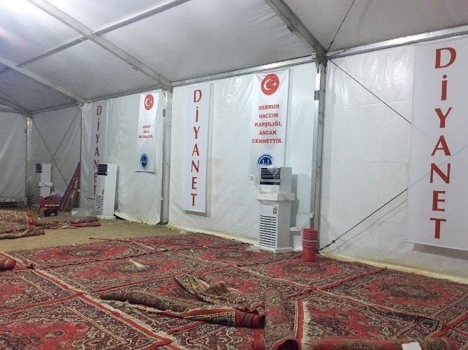 Hacı Adaylarının Arafat Yolculuğu Başlıyor