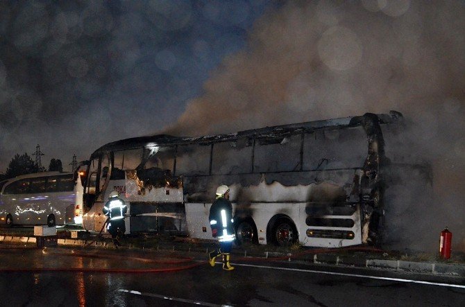 Tosya’da Seyir Halindeki Yolcu Otobüsü Yandı