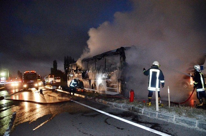 Tosya’da Seyir Halindeki Yolcu Otobüsü Yandı