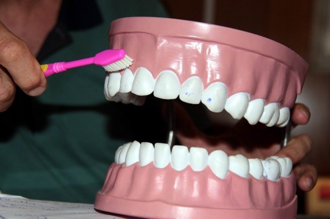 Diş İpi, Kurban Etine Karşı