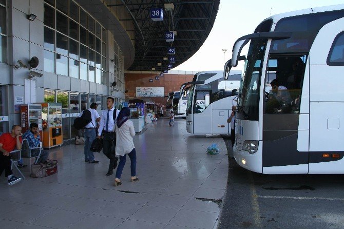 Samsun’daki Otobüs Terminalinde Sessiz Bayram