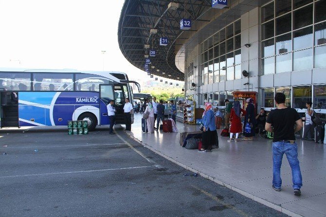 Samsun’daki Otobüs Terminalinde Sessiz Bayram