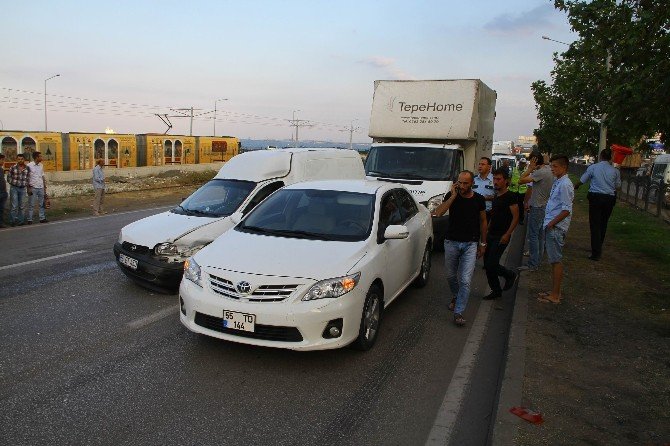 Samsun’da Otomobil Yayalara Çarptı: 2 Yaralı