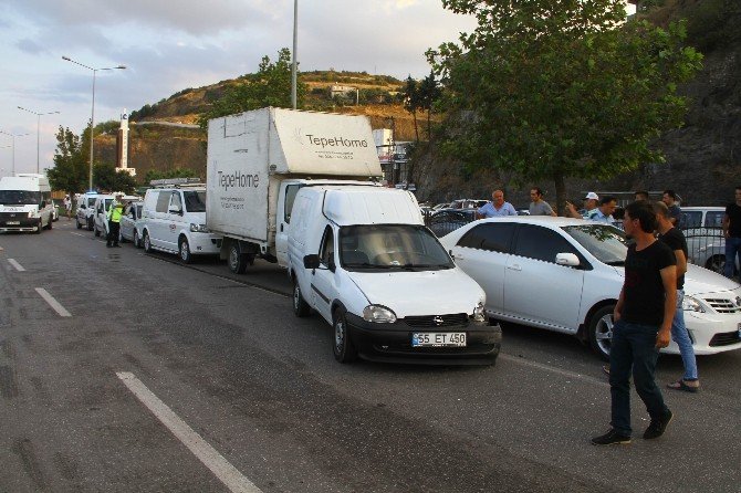 Samsun’da Otomobil Yayalara Çarptı: 2 Yaralı