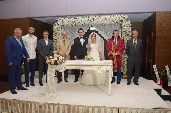 Özkan Sümer, Ersun Yanal Ve Kaleci Onur, Nikah Şahitliği Yaptı