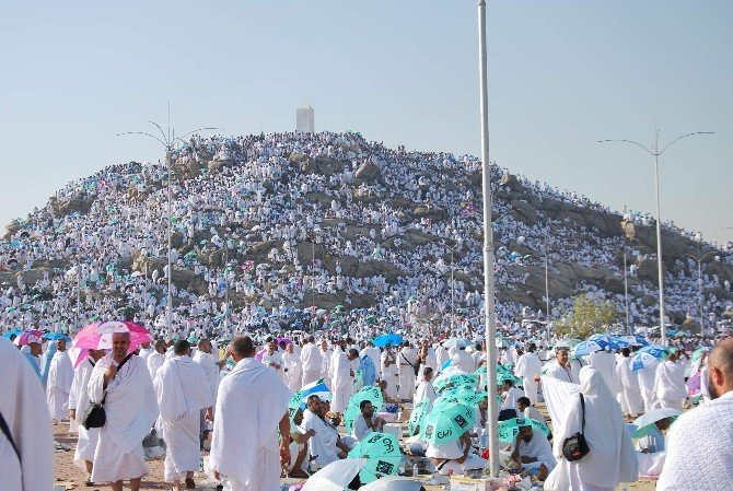 Hacı Adayları Arafat Vakfesinde
