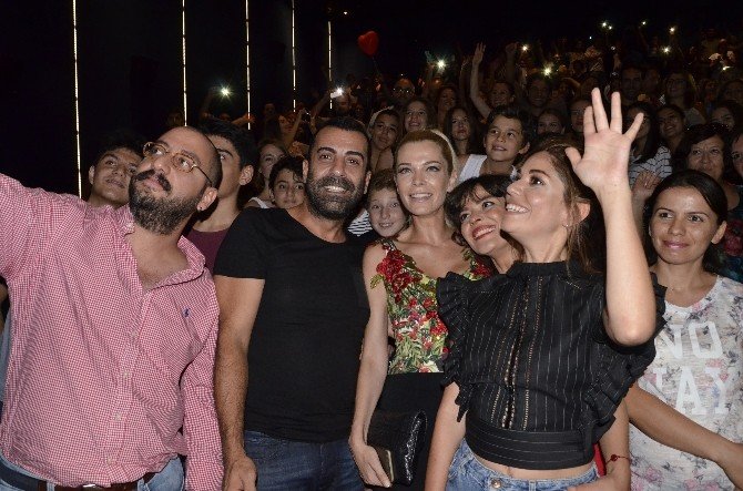 El Değmemiş Aşk’ın İzmir Galası Yapıldı
