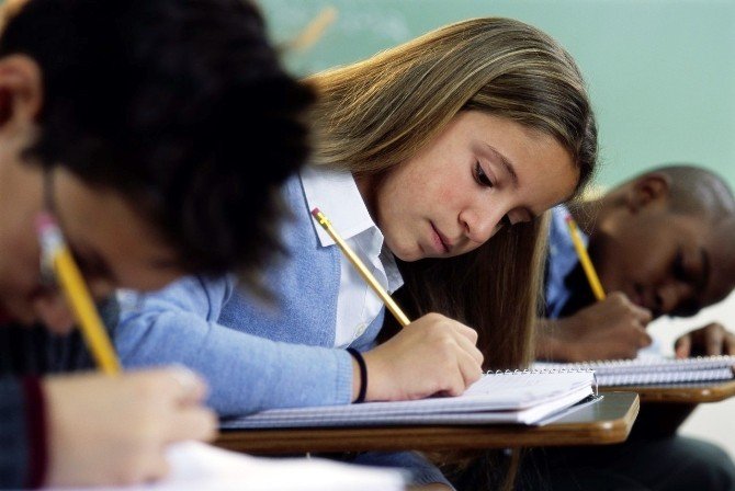 Ağır Okul Çantalarına Dikkat