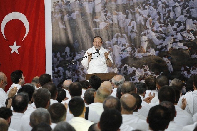 Mehmet Görmez Arafat’taki Vakfe Duasında Darbeye Kalkışanları Allah’a Havale Etti