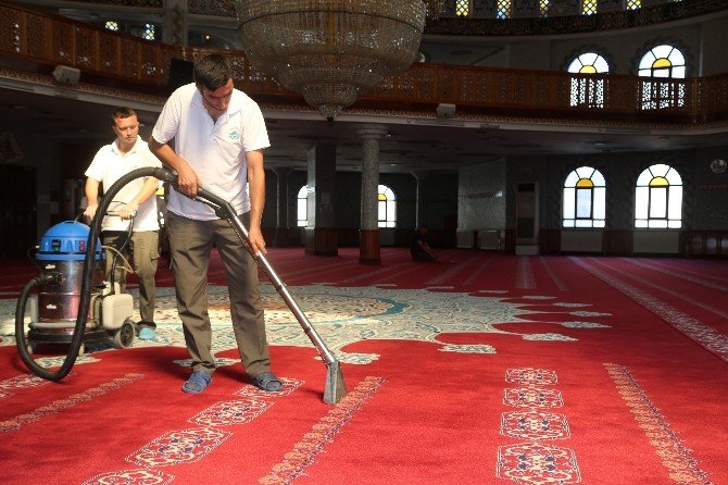 İlkadım’da Camiler Bayrama Hazırlandı