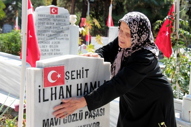 Arife Günü Şehitlikler Doldu Taştı
