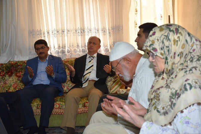Şehzadeler İlçe Protokolü Şehit Ve Gazi Aileleri İle Bayramlaştı