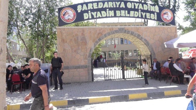 İçişleri Bakanı Soylu: "Kürtçe Tabela Tekrar Asılacak"