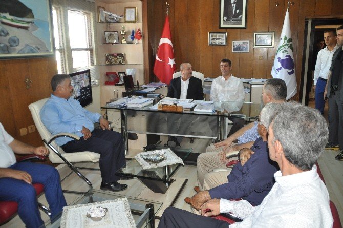 Bakan Çavuşoğlu, Gazipaşa’da Halkla Bayramlaştı