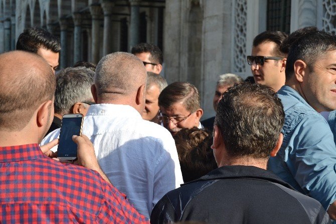 Eski Başbakan Davutoğlu: “Türkiye’nin Geleceğini Karartmak İsteyenlere Kesinlikle İzin Verilmeyecektir”