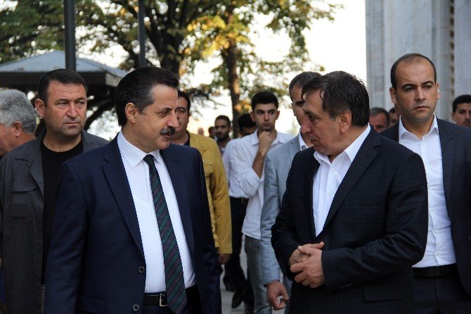 Bakan Çelik, Bayram Namazını Bursa’da Kıldı