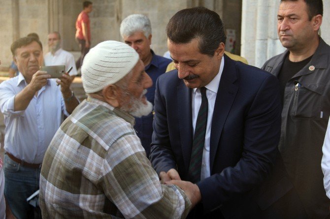 Bakan Çelik, Bayram Namazını Bursa’da Kıldı
