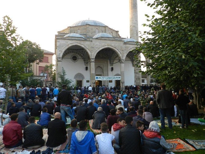 Kosova’da Kurban Bayramı Coşkusu