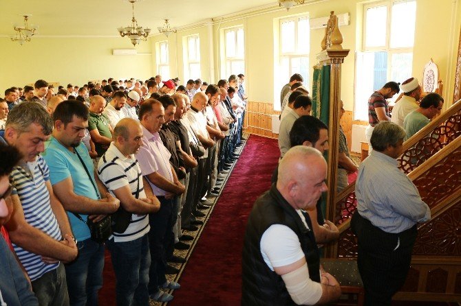 Macaristan’da Müslümanlar Bayram Namazında Buluştu
