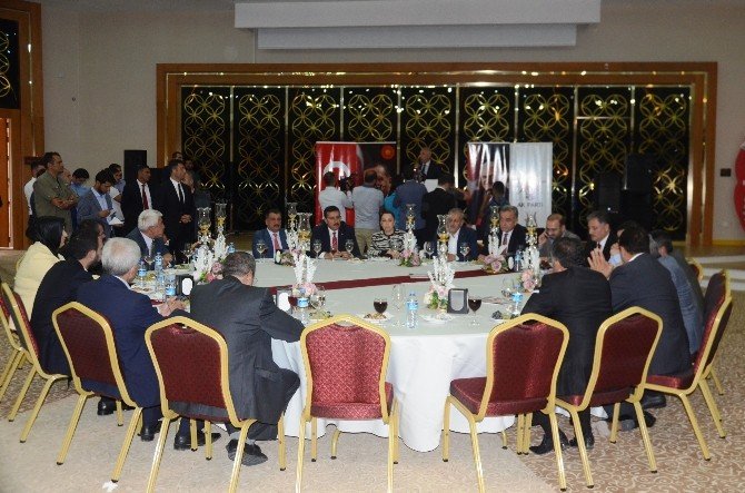 Malatya’da Ak Parti’de Bayramlaşma Töreni