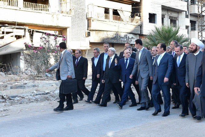 Esad, Bayram Namazını Muhaliflerden Alınan Deraya’da Kıldı