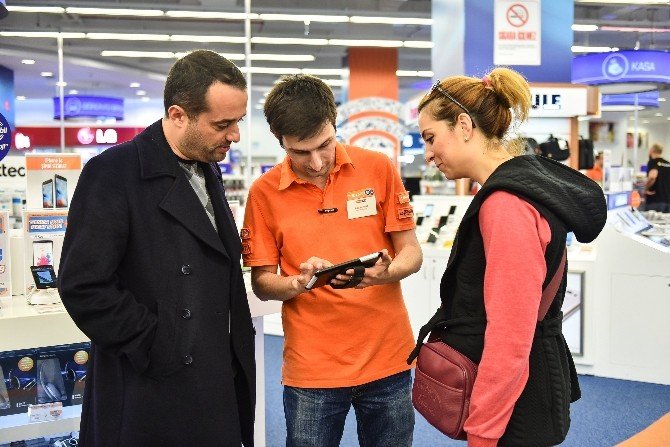 Teknosa Kasa Önünde Sıra Bekleme Dönemini Bitiriyor