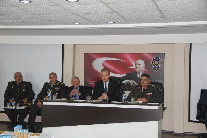 Trabzon Valisi Yücel Yavuz, İl Emniyet Müdürlüğünü Ziyaret Etti