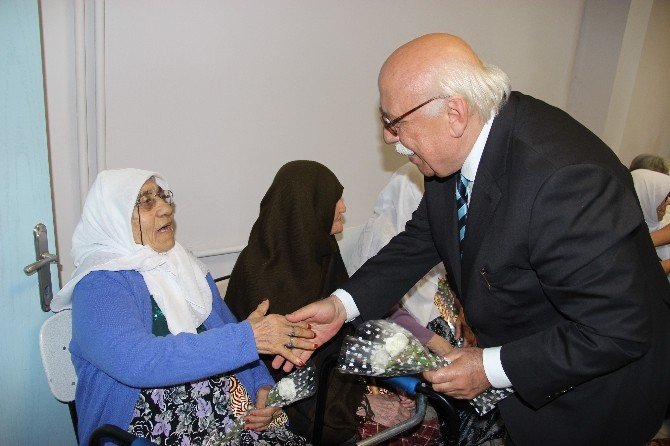 Bakan Avcı, Huzurevi Sakinleri Ve Çocuklarla Bayramlaştı