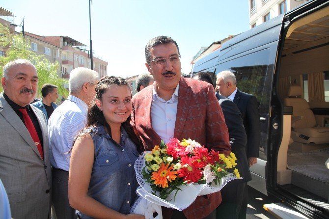 Bakan Tüfenkci, Cem Vakfı’nı Ziyaret Etti