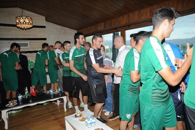 Hamzaoğlu: “Fenerbahçe’yi Yendik, Rahat Oturuyoruz Ama…”