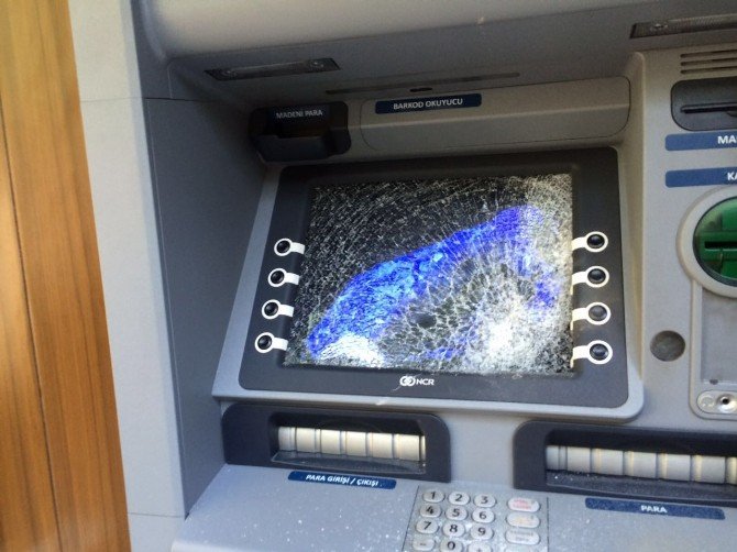 Dolandırılınca Hırsını Atm’den Aldı