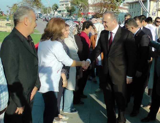 Bakan Özlü, Düzcelilerle Bayramlaştı