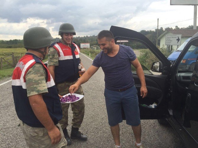 Jandarma Sürücülerin Bayramlarını Kutladı