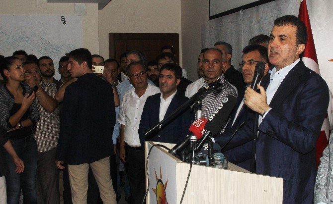 Bakan Çelik: "Bayrağımızın Yanına Hiç Kimsenin Paçavra Asmasına İzin Vermeyeceğiz"