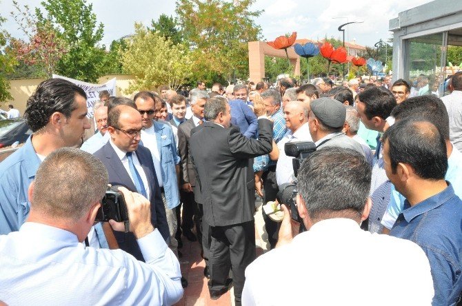 Bakan Eroğlu, Sandıklı’da Vatandaşlarla Bayramlaştı