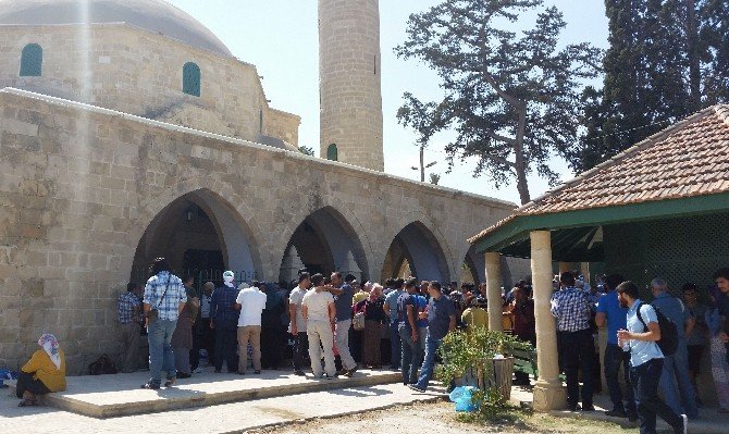 Kıbrıs’ta Hala Sultan’a Bayram Ziyareti